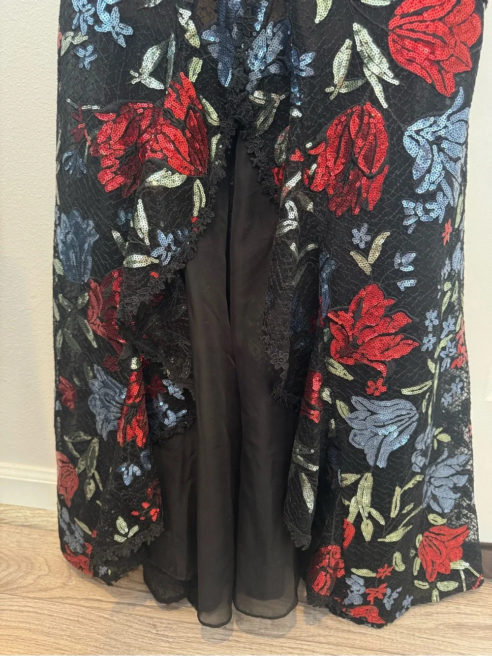 STUNNING! Marchesa Notte NWT Floral Sequin Lace Halter Gown Size 4